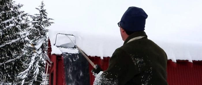 Hoe je een apparaat maakt om sneeuw van een dak te verwijderen