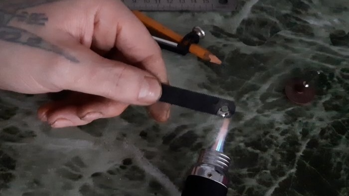 How to make good tweezers from fabric for metal