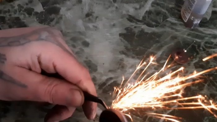 Как да направите добри пинсети от плат за метал