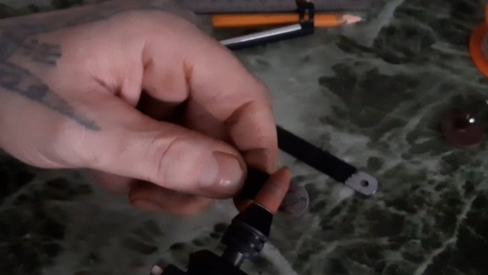 Hvordan lage en god pinsett av stoff for metall