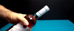 كيفية فتح الزجاجة بالولاعة، الطريقة الأكثر أناقة