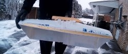 Hvordan lage en snøskuffe fra en sparkelbøtte