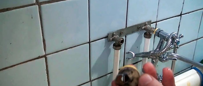 Cum să deșurubați un excentric rupt de pe un robinet