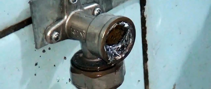 Sådan skrues en ødelagt excentriker af på en vandhane