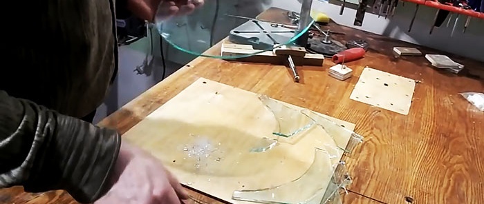 كيفية قطع دائرة من الزجاج