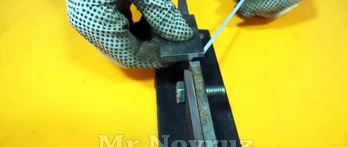 How to make tabletop metal shears from a file