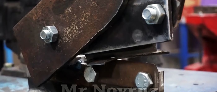 Cómo hacer tijeras para metal de mesa a partir de una lima