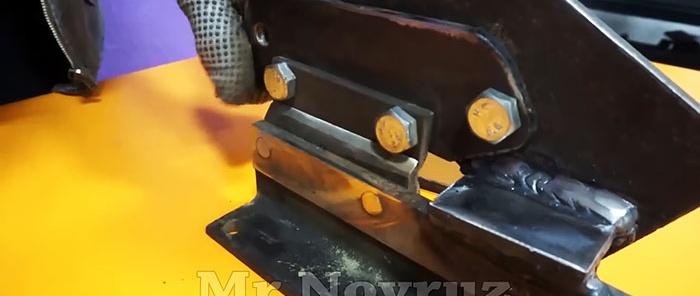 Hogyan készítsünk asztali fémollót reszelőből