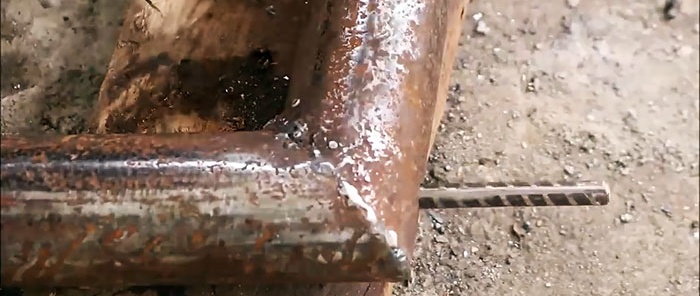 Açılı taşlama makinesiyle çalıştırılan suyu pompalamak için ev yapımı yüksek performanslı pompa