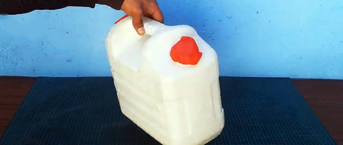 2 useful homemade products from a plastic canister