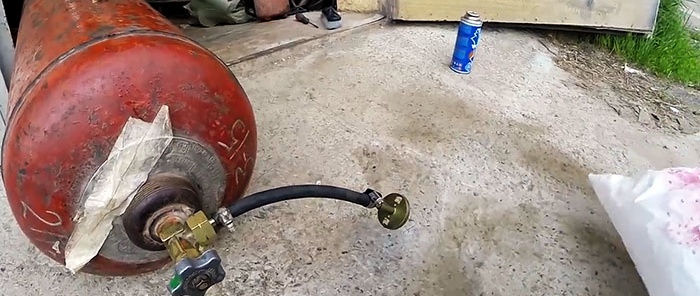 Kaip papildyti dujų balionėlį iš didelio propano bako