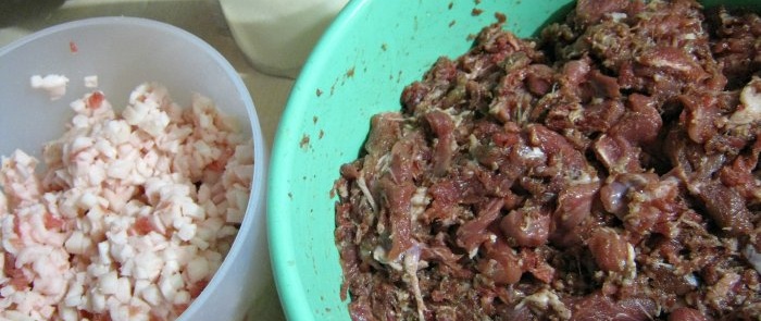 Sosej daging babi dan daging lembu buatan sendiri