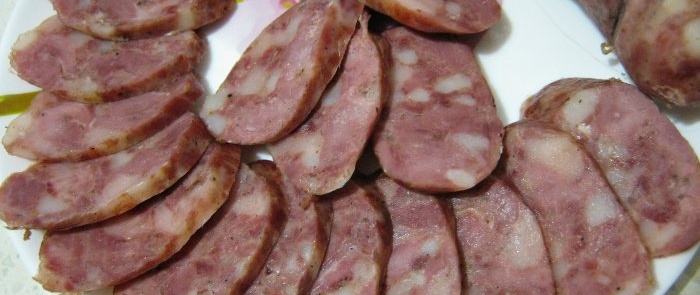 Hausgemachte Schweine- und Rinderwurst