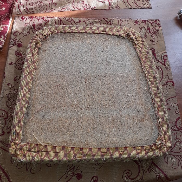Wymieniłem tapicerkę starego krzesła i otrzymałem oryginalne meble