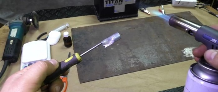 Comment galvaniser le métal d'une voiture dans un garage
