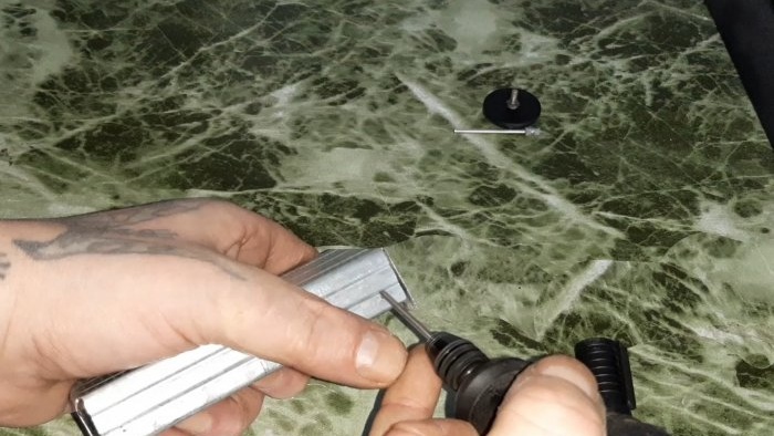 Πώς να φτιάξετε μια στρατιωτική σόμπα τσέπης από τα υπολείμματα ενός προφίλ