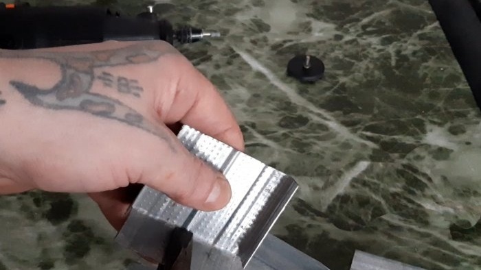 Jak vyrobit armádní kapesní vařič ze zbytků profilu