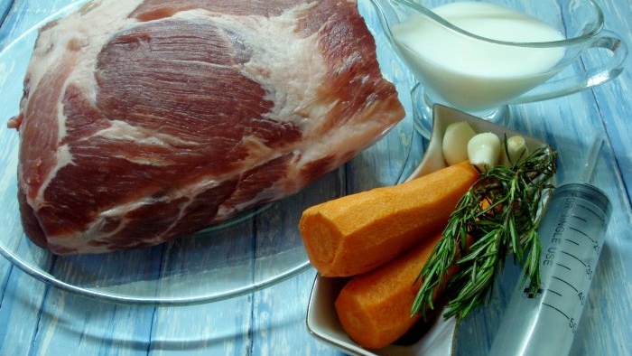 A carne de porco cozida mais tenra com injeções de leite