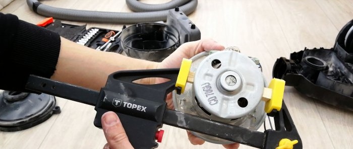 The vacuum cleaner is noisy. How to do preventive maintenance yourself and save money.