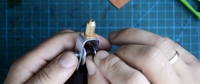 Hur man gör en handsymaskin för läder
