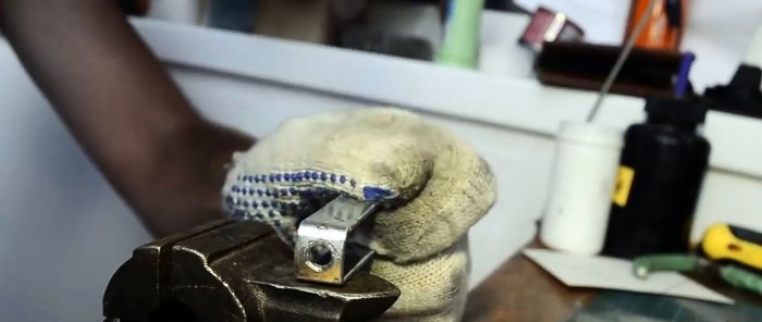 Hogyan készítsünk kézi varrógépet bőrhöz