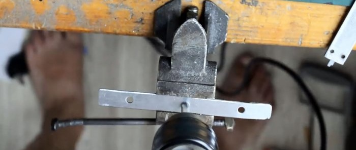 Como fazer uma máquina de costura manual para couro