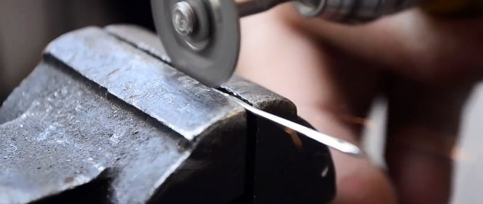 Comment fabriquer une machine à coudre à la main pour le cuir