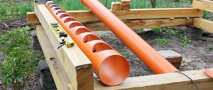 Giường dâu làm bằng ống nhựa PVC có hệ thống tưới tận gốc