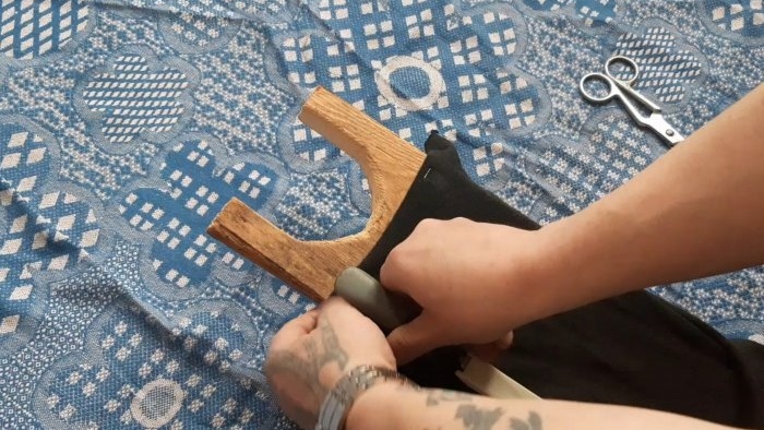 Πώς να φτιάξετε ένα εργαλείο αφαίρεσης παπουτσιών χωρίς χέρια
