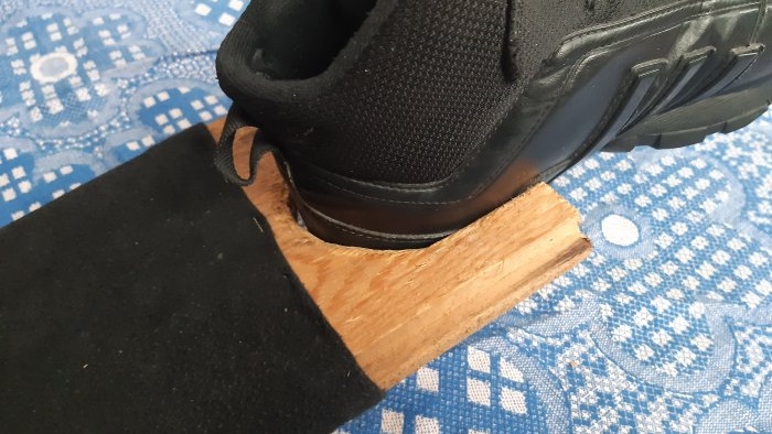 Како направити средство за скидање ципела без руку