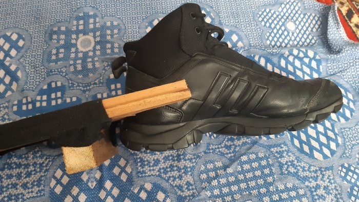 Jak zrobić narzędzie do usuwania butów bez użycia rąk