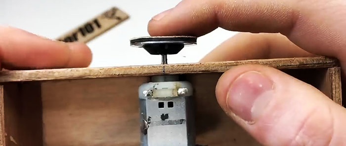 Hogyan készítsünk egy miniatűr 2 az 1-ben körköszörűgépet modellezéshez