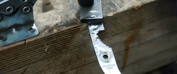 Jak vyrobit nůž ze zlomených nůžek