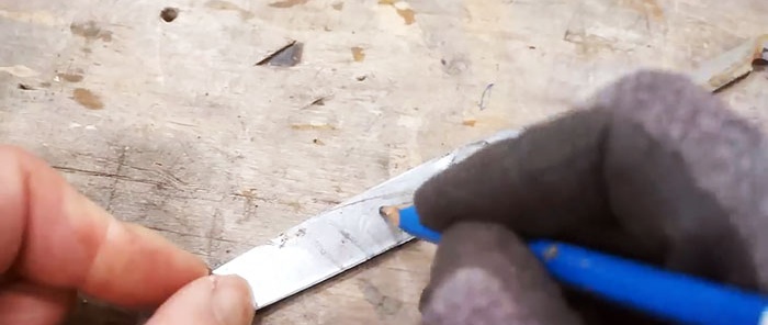 Cum să faci un cuțit din foarfece sparte