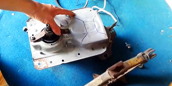 Како направити машину за бушење од дизалице и мотора машине за прање веша