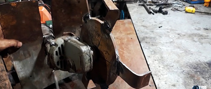 DIY trencher na ginawa mula sa isang brush cutter at isang sirang gilingan