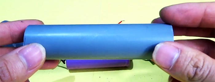 DIY 2 u 1 snažna svjetiljka Power bank izrađena od PVC cijevi