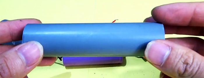 DIY 2 sa 1 malakas na flashlight Power bank na gawa sa PVC pipe