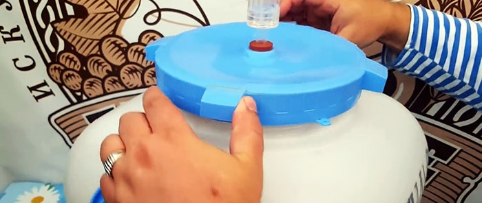 How to quickly make a gasket for a plastic container