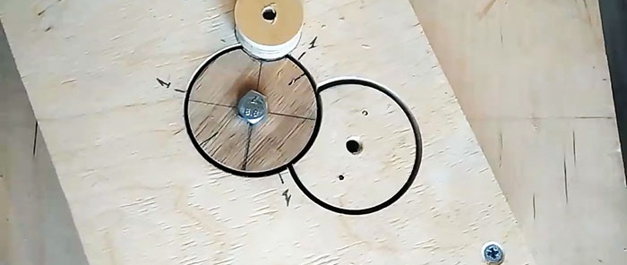 4 konfigürasyonda kanatlı somun ve cıvata yapmak için ev yapımı aparat