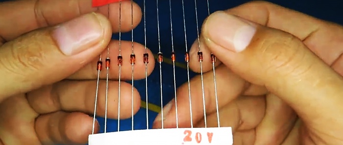 Level indicator without transistors, without microcircuits and without board