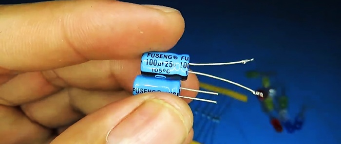 Индикатор за ниво без транзистори, без микросхеми и без платка
