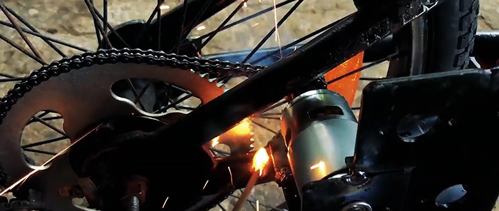 Kaip pasidaryti elektrinį dviratį su 4 mažos galios varikliais, įsibėgėjantį iki 70 km/val