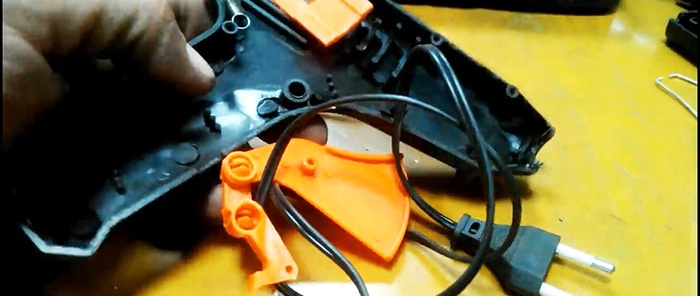 Instant soldering iron gamit ang glue gun at energy-saving lamp