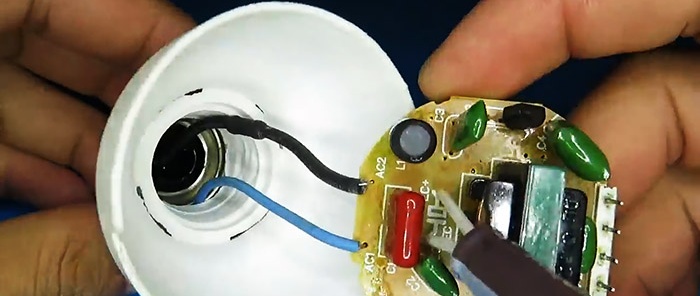 كيفية صنع مصباح LED قوي 100 واط من مصباح موفر للطاقة مكسور