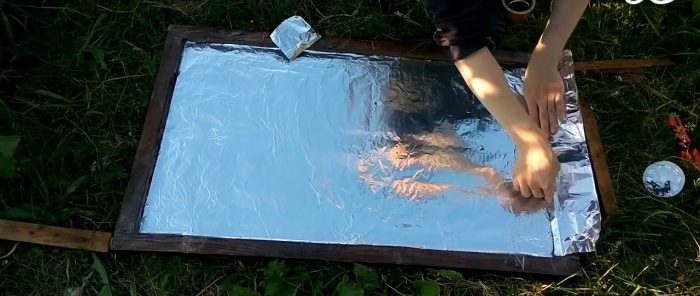 Hur man gör en solfångare för att värma vatten i ett hus på landet