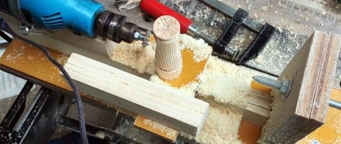Anyone can make this lathe from a drill.