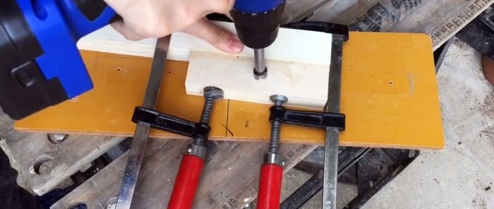 Anyone can make this lathe from a drill.