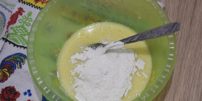 Hogyan készítsünk süteményt a mikrohullámú sütőben 5 perc alatt tej nélkül