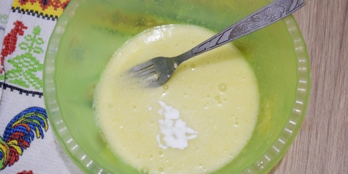 Kā pagatavot kūku mikroviļņu krāsnī 5 minūtēs bez piena